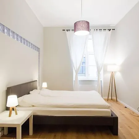 Modern & Spacious 80m2 In Old Town Apartment