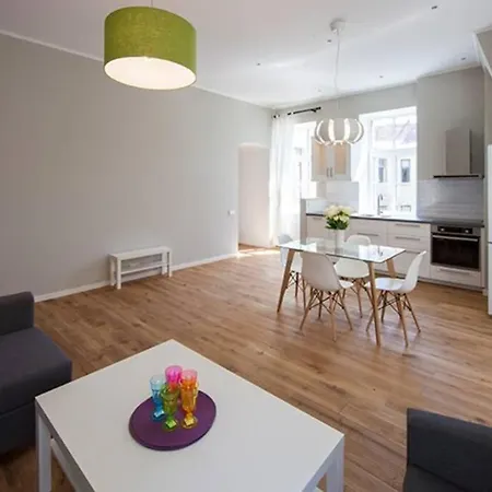 Apartment Modern & Spacious 80m2 In Old Town *