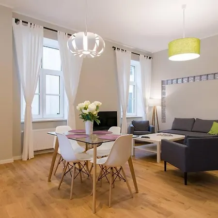 Modern & Spacious 80m2 In Old Town Apartment *