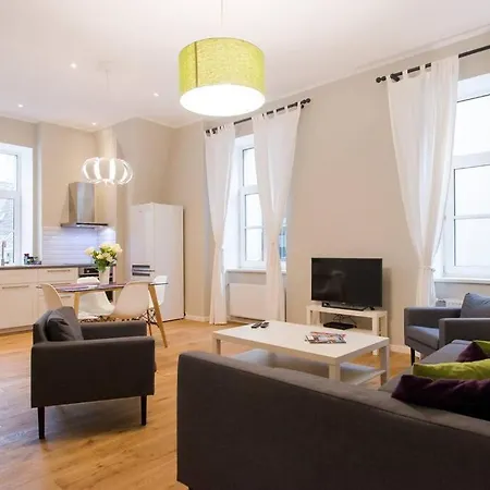 Modern & Spacious 80m2 In Old Town Apartment *